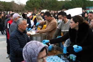Ramazan Ayının İlk Oruçları Cumhuriyet Parkı’nda Açıldı