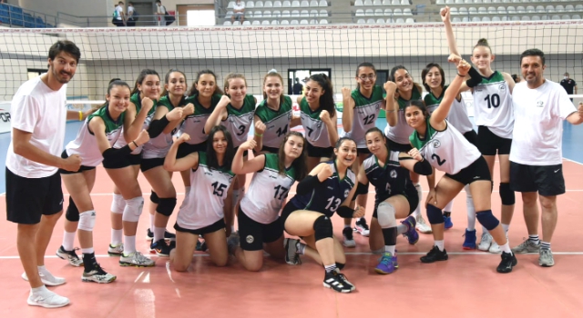 Çorlu BSK Kadın Voleybol Takımı 2. Lig’e Yükseldi