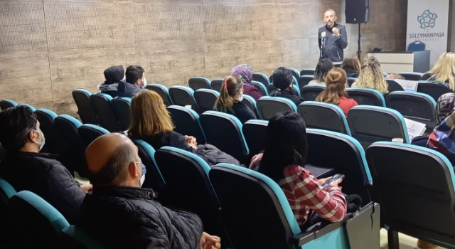 Okul Aile Birliği Başkanlarına Narkotik Semineri Verildi