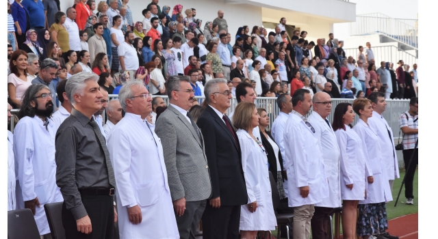 NKÜ Tıp Fakültesi Öğrencileri Törenle Beyaz Önlüklerini Giydi