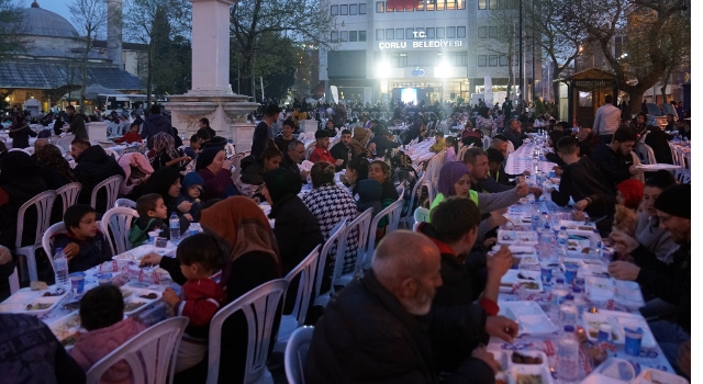 Ramazan Ayının Son İftarında Oruçlar Birlikte Açıldı