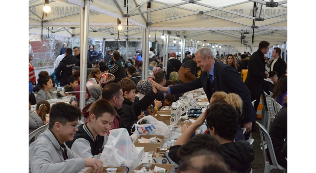 Gönül Sofraları Her Gece Başka Bir Mahallede Kuruluyor