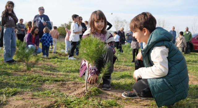 Öğretmenler Ormanı'nda Fidanlar Toprakla Buluştu