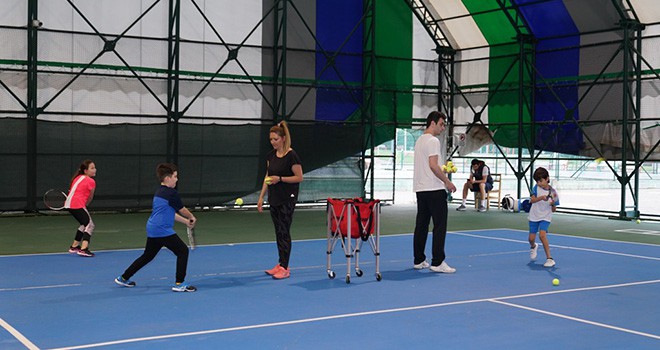 Tenis Kortları Yeniden Hizmet Girdi