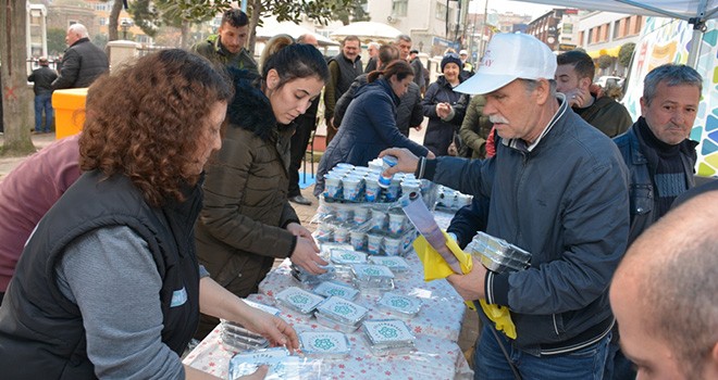 Süleymanpaşa Belediyesi Çanakkale Şehitleri İçin Pilav Ayran Dağıttı