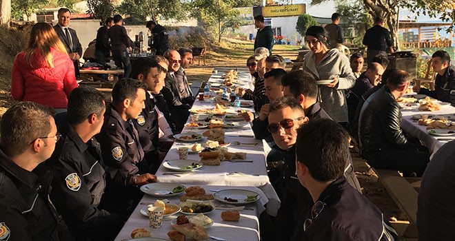 Çevik Kuvvet Bu Kez Kahvaltı İçin Toplandı