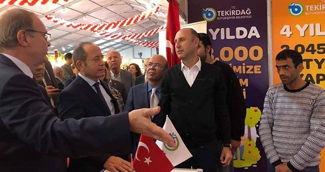 CHP’li Vekillerden Büyükşehir’in Standına Ziyaret