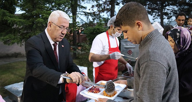 Ergene Belediyesi 24 Bin Vatandaşı İftar Sofralarında Konuk Etti