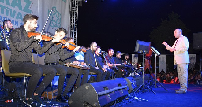 Kiraz Festivali'nde Antakya Medeniyetler Korosu Rüzgarı Esti