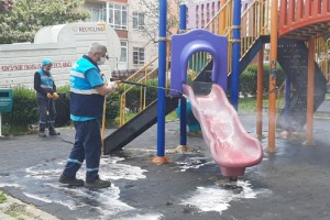 Çocuk Parkları Kontrollü Normalleşme Öncesi Dezenfekte Edildi