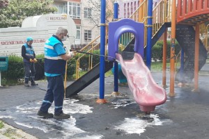 Çocuk Parkları Kontrollü Normalleşme Öncesi Dezenfekte Edildi
