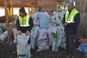 Konteynır Taban Tahtaları İhtiyaç Sahiplerine Yakacak Oluyor