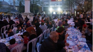 Ramazan Ayının Son İftarında Oruçlar Birlikte Açıldı