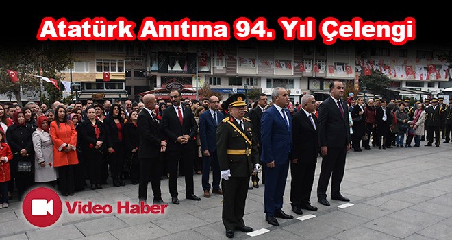 Protokolden Atatürk Anıtına Çelenk