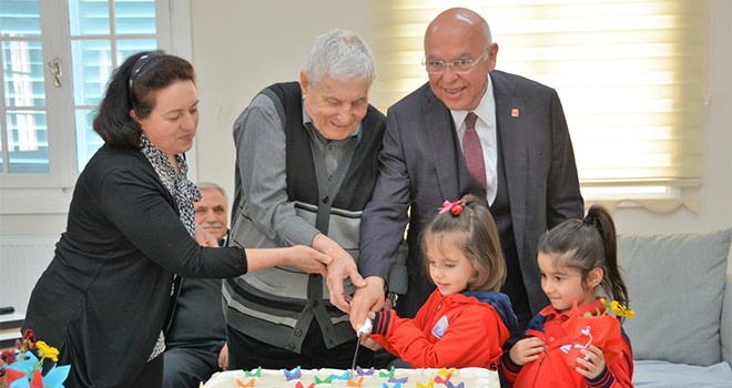 Başkan Eşkinat Yaşlılar Haftasını Kutladı
