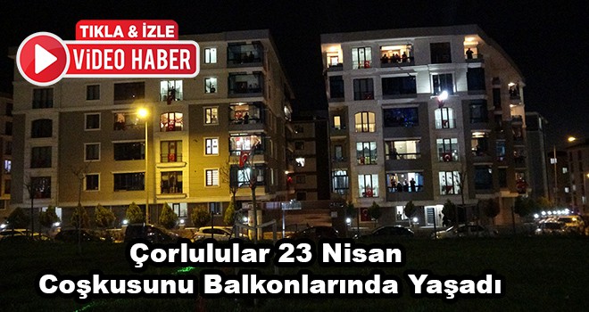 Çorlulular 23 Nisan Coşkusunu Balkonlarında Yaşadı