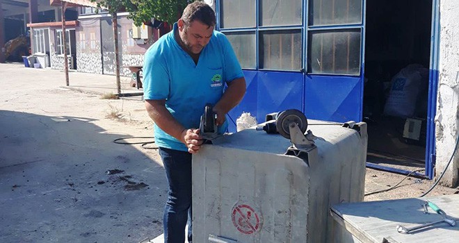 Çöp Konteynırlarının Bakımı Yapılıyor