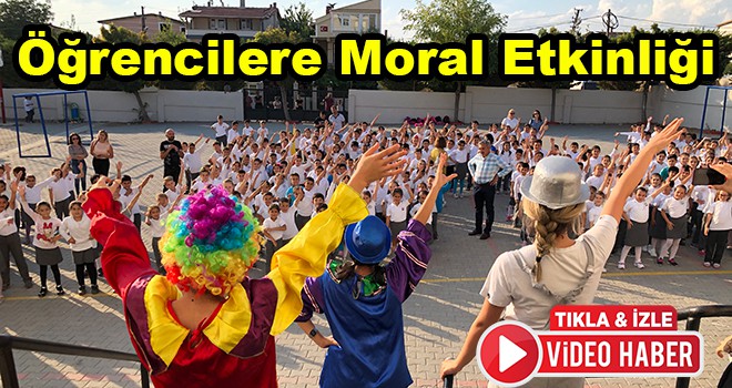 Depremde okullarını terk etmek zorunda kalan öğrencilere moral etkinliği